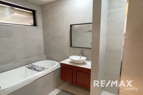 Property photo of 24 White Avenue Kooringal NSW 2650