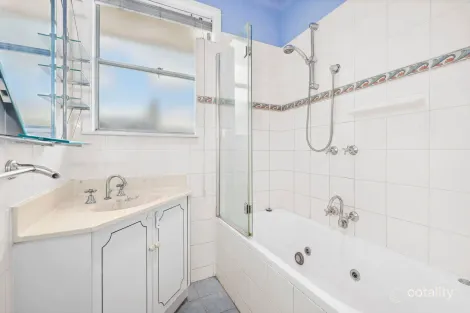 Property photo of 13 Fidge Crescent Breakwater VIC 3219