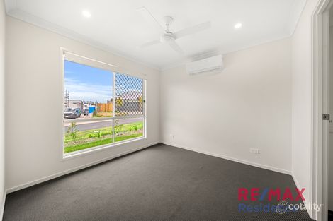 2/3 Brigginshaw Way, Ripley, QLD 4306