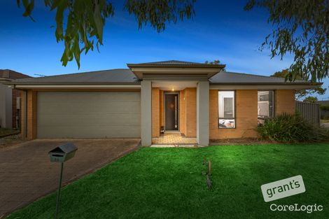 Property photo of 16 Walnut Way Pakenham VIC 3810