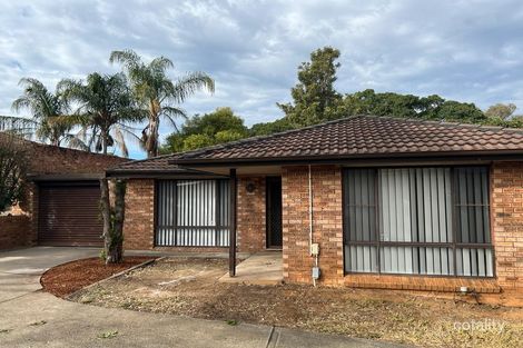 Property photo of 2/25 Traminer Place Eschol Park NSW 2558