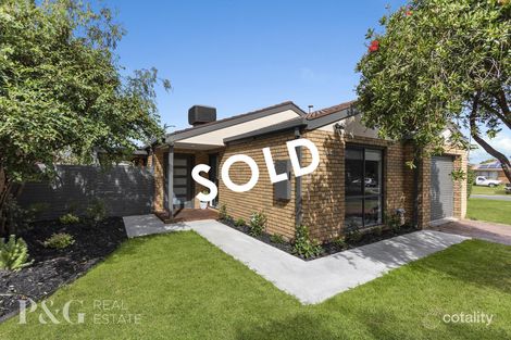 Property photo of 2 Kent Mews Cranbourne North VIC 3977