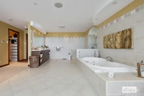 Property photo of 9 Rosslyn Close Lammermoor QLD 4703