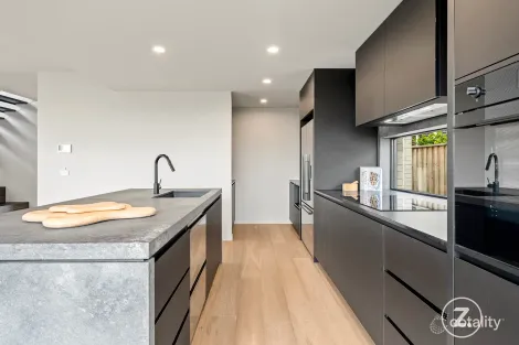 Property photo of 13 Hummock Rise Werribee VIC 3030