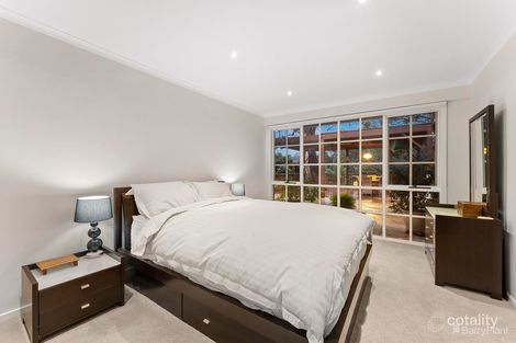 27 Somerleigh Cres, Greensborough, VIC 3088