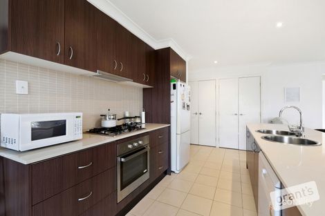 Property photo of 16 Walnut Way Pakenham VIC 3810