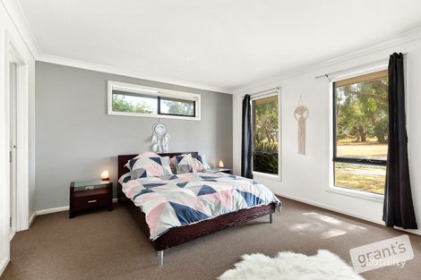 Property photo of 16 Walnut Way Pakenham VIC 3810