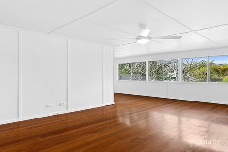 Property photo of 61 Banoon Drive Wynnum QLD 4178