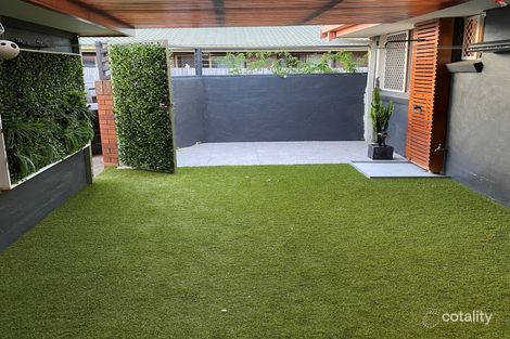 Property photo of 2/117 Sunshine Boulevard Mermaid Waters QLD 4218
