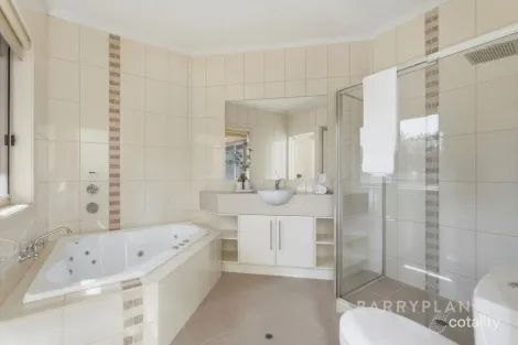 Property photo of 11 Shebler Place Melton VIC 3337