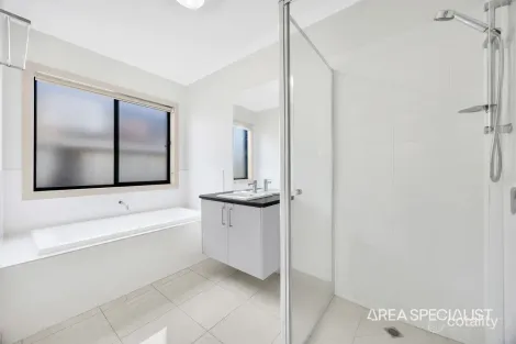 Property photo of 50 Attunga Grove Werribee VIC 3030