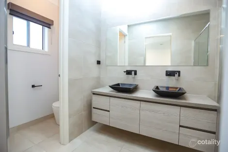 Property photo of 41 Calibre Circuit Clyde North VIC 3978