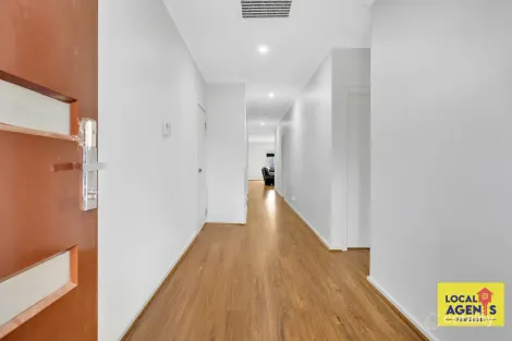 Property photo of 81 Cinnamara Circuit Tarneit VIC 3029