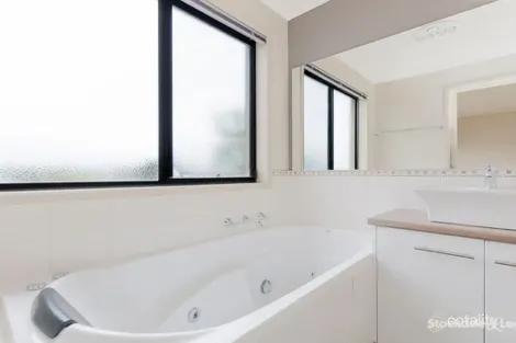 Property photo of 20 Bayview Terrace Warrnambool VIC 3280