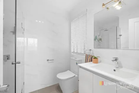 Property photo of 16 The Grove Watanobbi NSW 2259