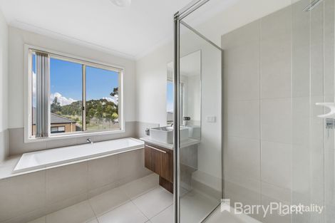 Property photo of 2 Kinglake Drive Manor Lakes VIC 3024