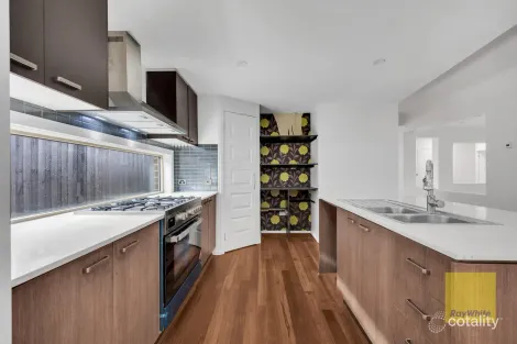 Property photo of 13 Hemsley Drive Deer Park VIC 3023