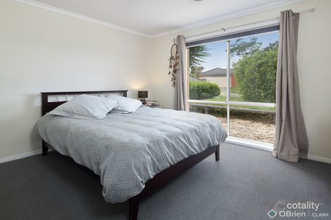 Property photo of 7 Sutherland Way Drouin VIC 3818