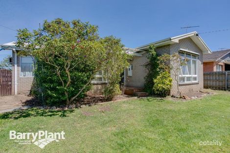 Property photo of 16 Warranilla Avenue Rosebud VIC 3939