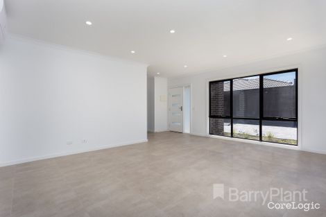 Property photo of 2/32A Wynarka Drive Hoppers Crossing VIC 3029