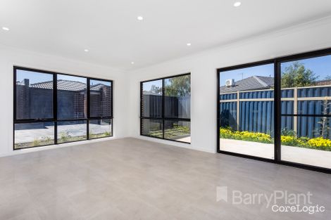 Property photo of 2/32A Wynarka Drive Hoppers Crossing VIC 3029