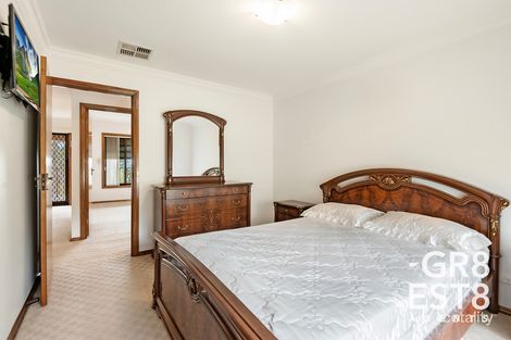 Property photo of 16 Simmonds Place Endeavour Hills VIC 3802