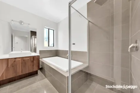 Property photo of 8 Waiben Crescent Point Cook VIC 3030