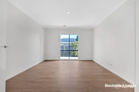 Property photo of 8 Waiben Crescent Point Cook VIC 3030