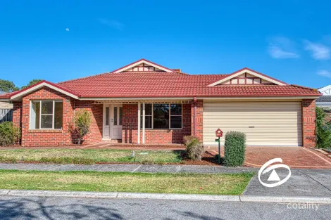 Property photo of 9 Spring Water Crescent Cranbourne VIC 3977