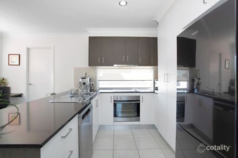 Property photo of 2/11 Makybe Diva Drive Ooralea QLD 4740