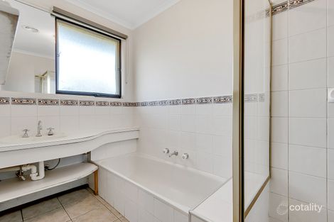 Property photo of 16 Peterlee Court Craigieburn VIC 3064