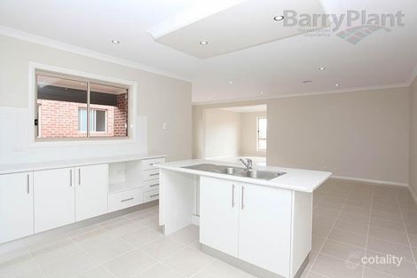 Property photo of 18 Triandra Drive Brookfield VIC 3338