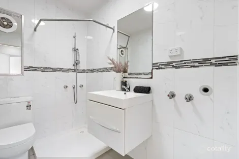 Property photo of 1/10 Loeman Street Essendon VIC 3040