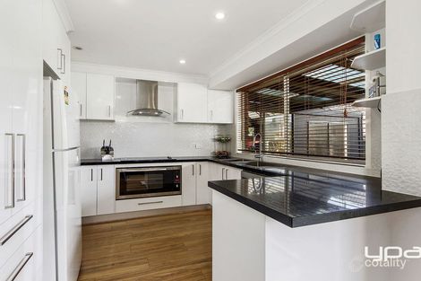 Property photo of 3 Milford Close Albanvale VIC 3021