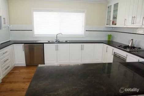 Property photo of 8 Kyalla Place Bourkelands NSW 2650