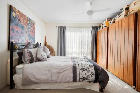 Property photo of 18 Thompson Crescent Roxburgh Park VIC 3064