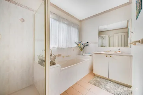 Property photo of 18 Thompson Crescent Roxburgh Park VIC 3064