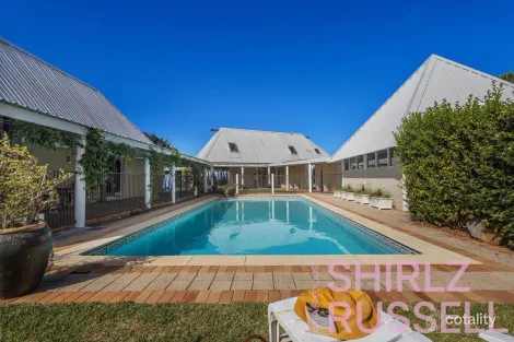 40 IAN WOOD DR, DOLPHIN HEADS, QLD 4740