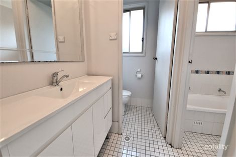 Property photo of 37 Oswald Crescent Rosemeadow NSW 2560