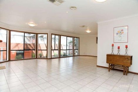 Property photo of 10 Barrett Court Roxburgh Park VIC 3064