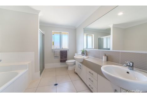 Property photo of 5 Caragh Crescent Oxenford QLD 4210