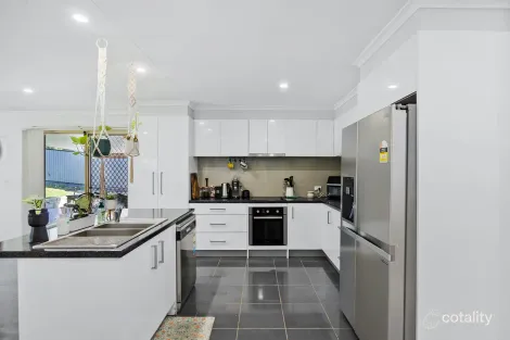Property photo of 6 Crestwood Drive Camira QLD 4300