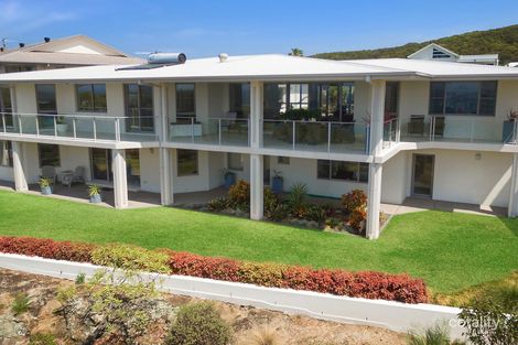 Property photo of 7 Seacliff Place Caves Beach NSW 2281