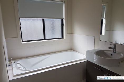 Property photo of 9 Ickworth Crescent Derrimut VIC 3026