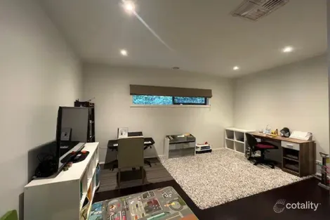 Property photo of 2 Jasmine Grove Officer VIC 3809