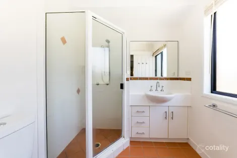 Property photo of 32 Vassallo Drive Glenella QLD 4740