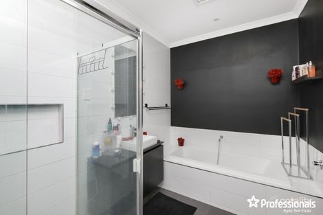 Property photo of 9 Flora Grove Kurunjang VIC 3337