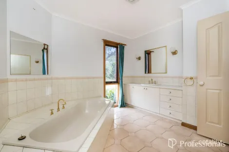 Property photo of 12 Central Road Hampton Park VIC 3976