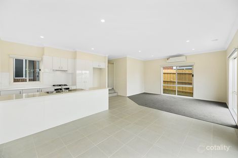 Property photo of 6 Coach Circuit Pakenham VIC 3810