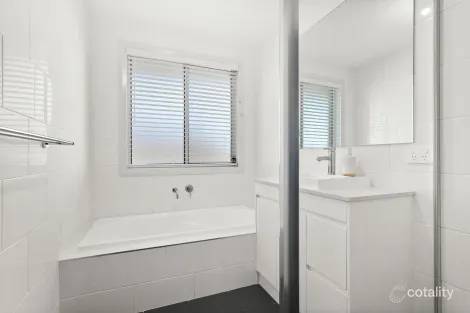 Property photo of 24B Tallawarra Crescent Haywards Bay NSW 2530
